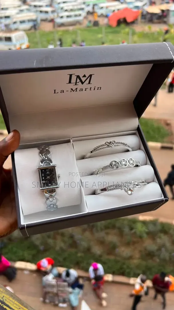 La-Martin Women's Original Wrist Analog Time Gift Box