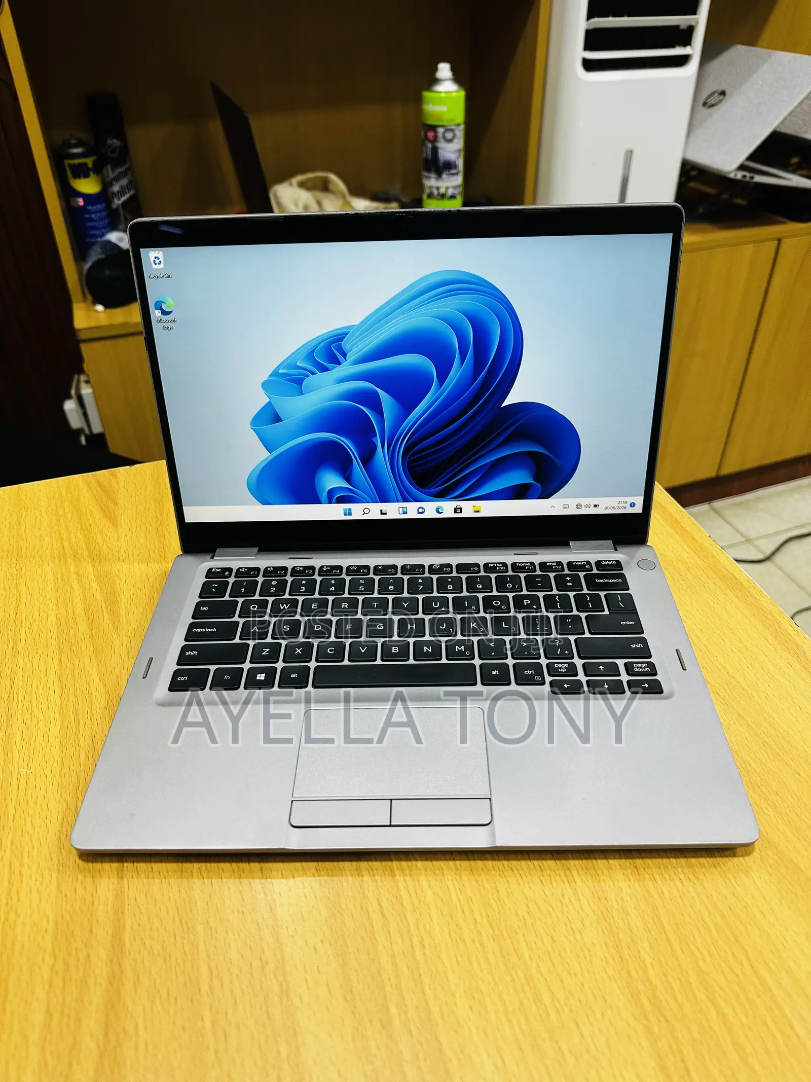 New Laptop Dell Latitude 5310 2-in-1 8GB Intel Core i5 SSD 256GB