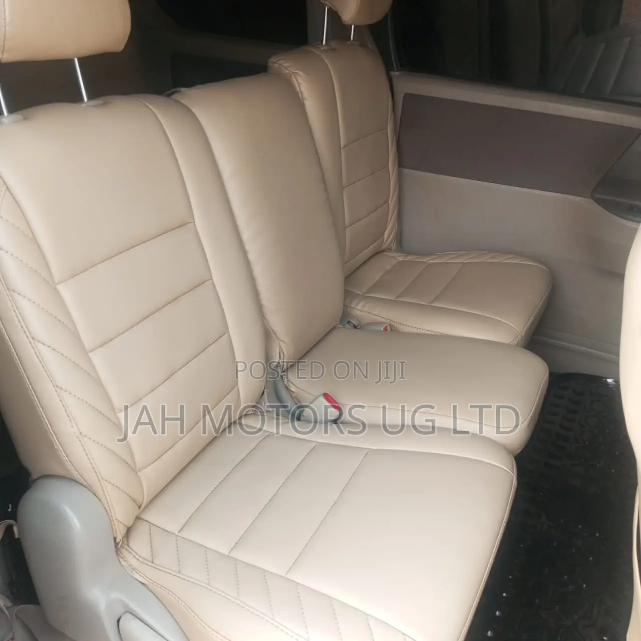 Toyota Noah 2.0 143hp FWD (8 Seater) 2009 White