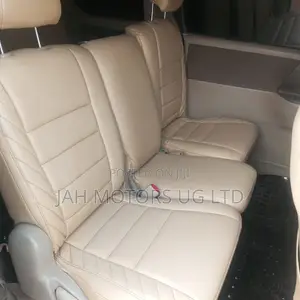 Toyota Noah 2.0 143hp FWD (8 Seater) 2009 White