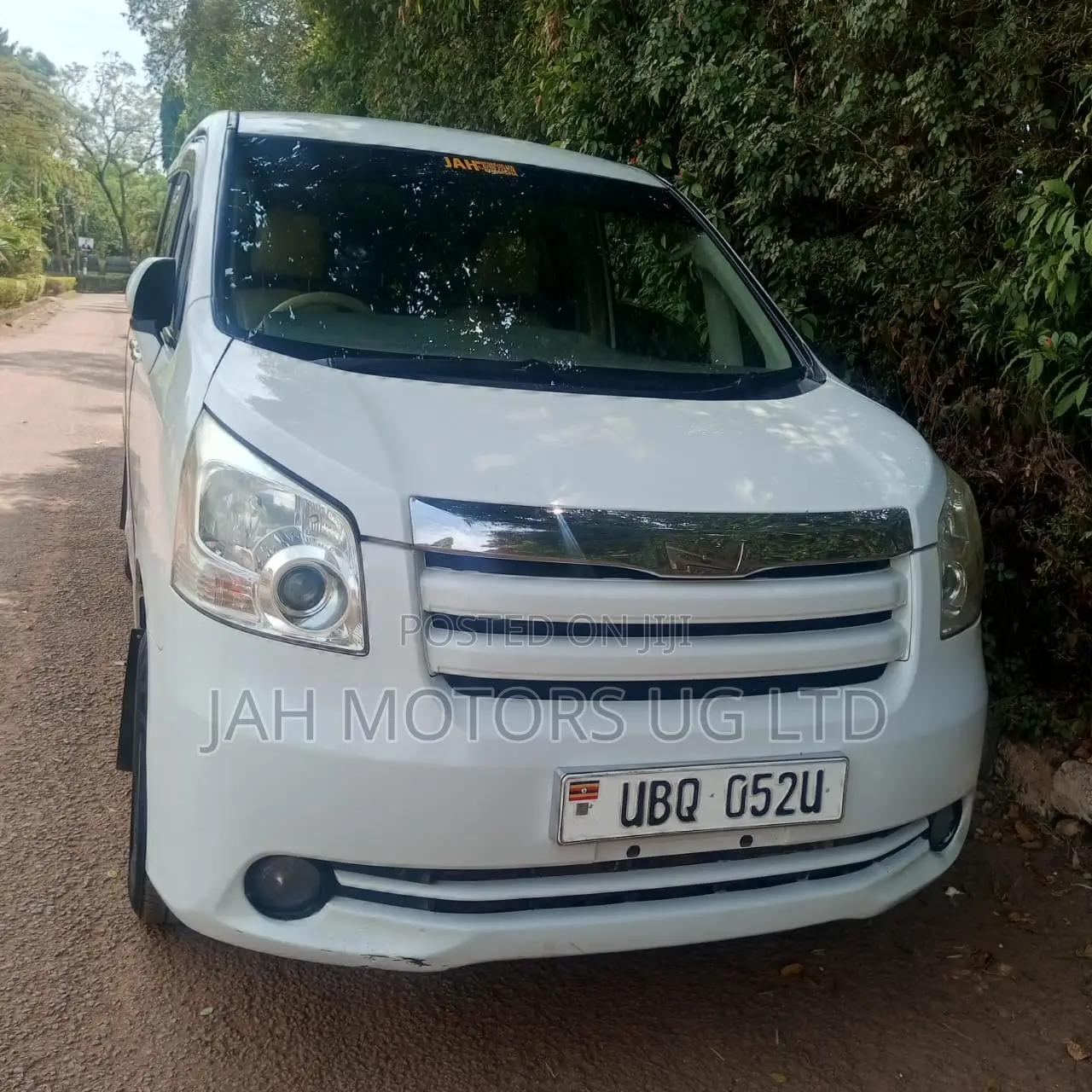 Toyota Noah 2.0 143hp FWD (8 Seater) 2009 White