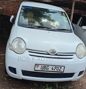 Toyota Sienta 2008 White