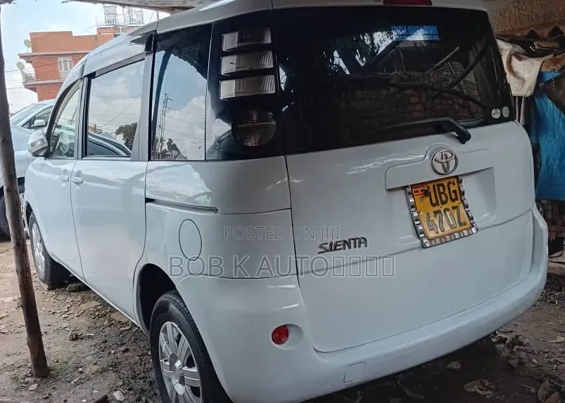 Toyota Sienta 2008 White