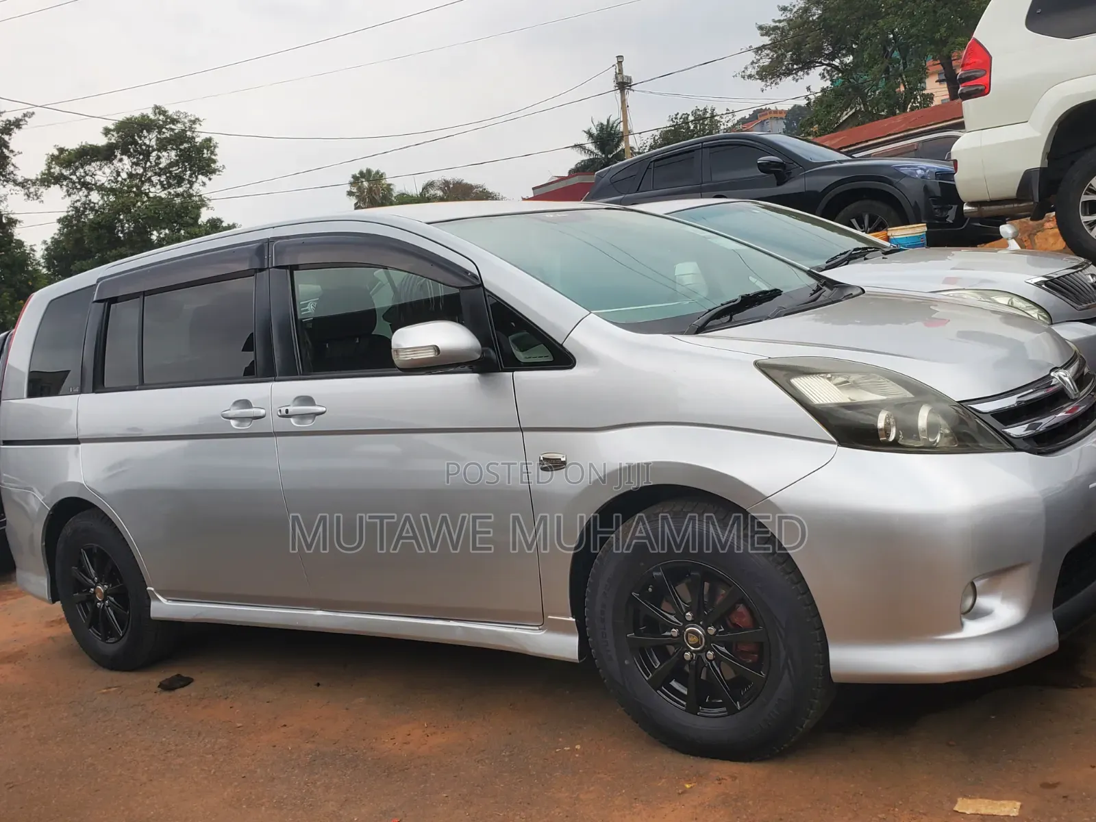 Toyota ISIS 2010 Silver