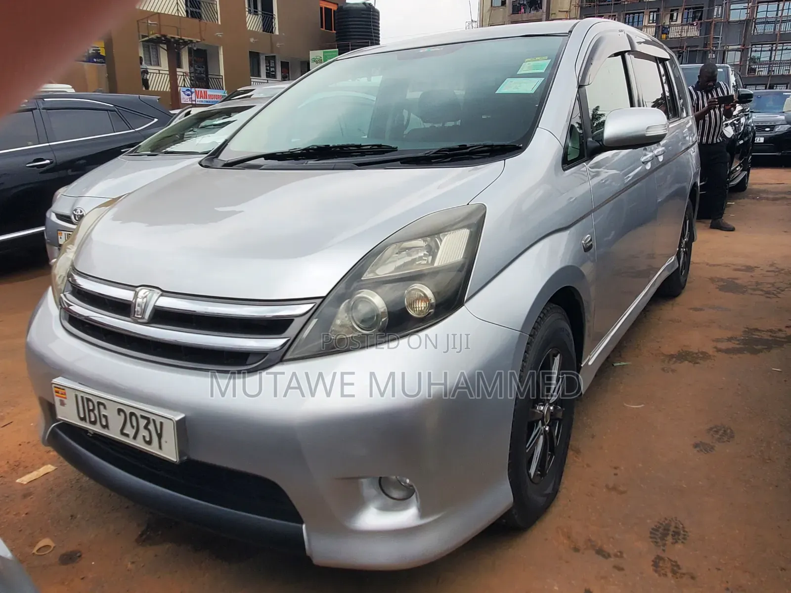 Toyota ISIS 2010 Silver
