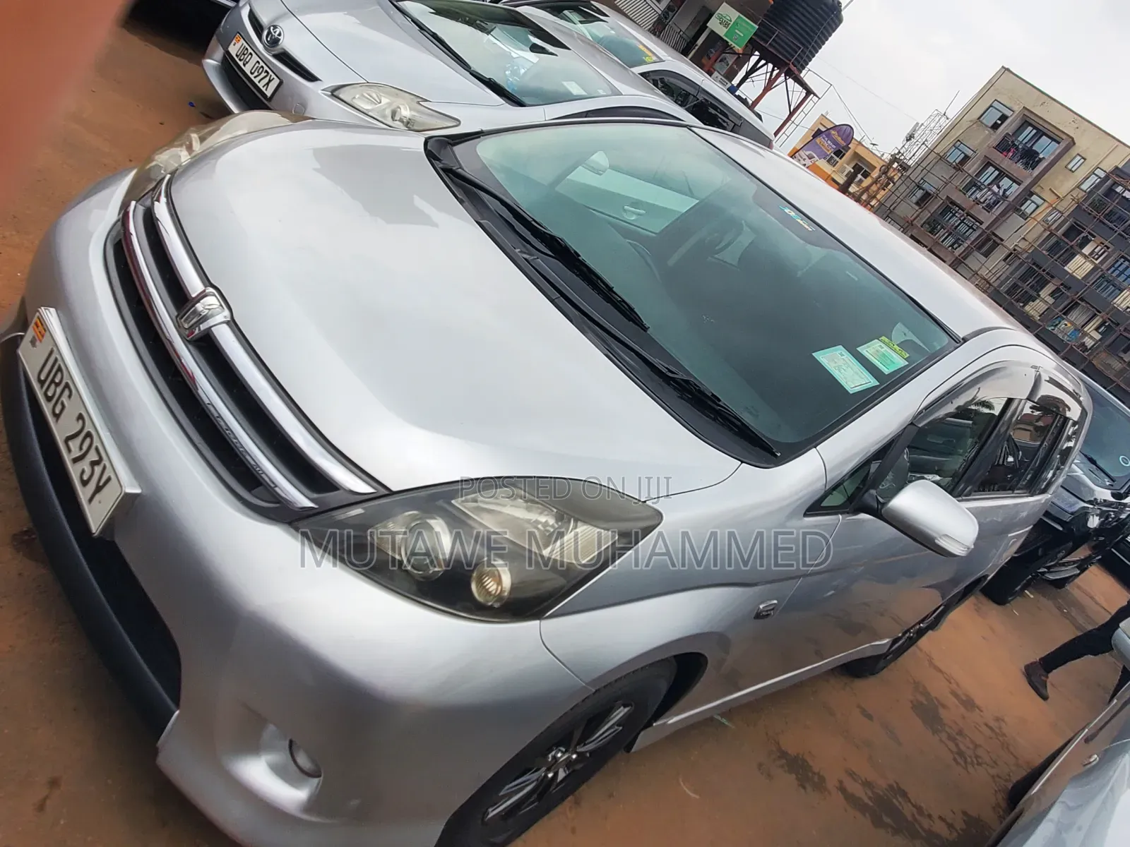 Toyota ISIS 2010 Silver
