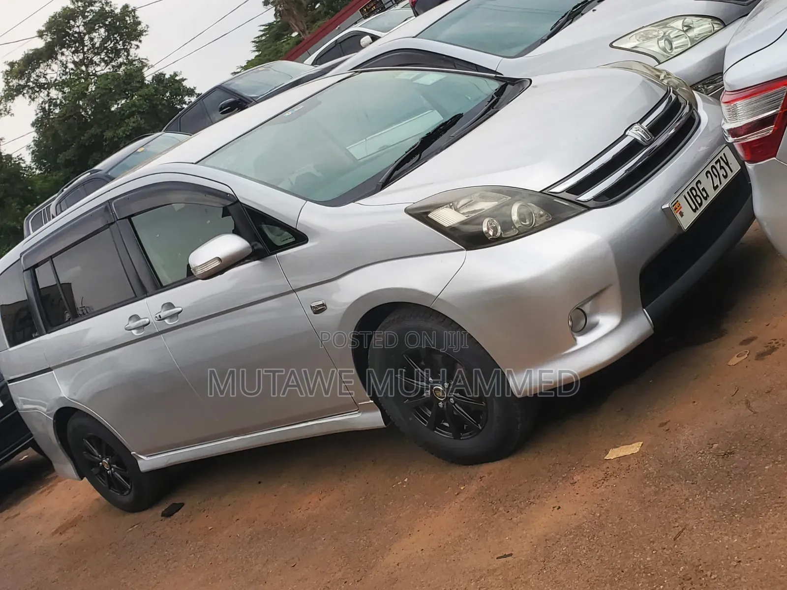 Toyota ISIS 2010 Silver