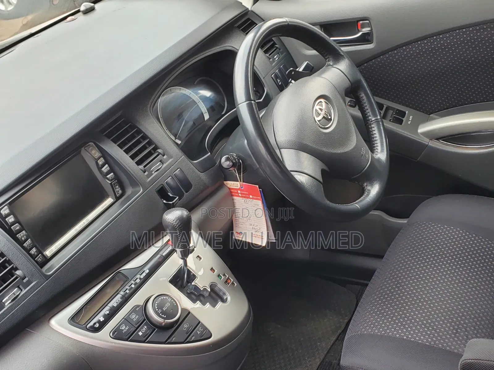 Toyota ISIS 2010 Silver