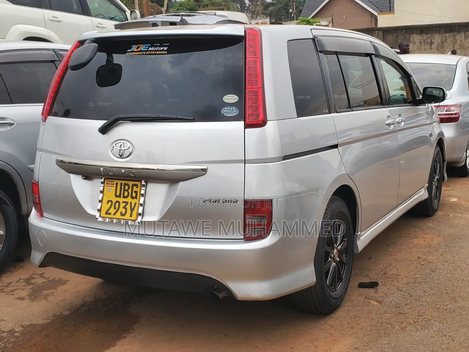 Toyota ISIS 2010 Silver