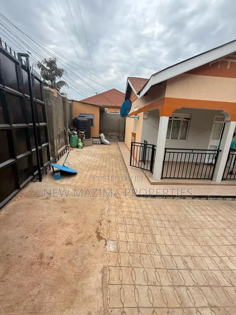 4bdrm Bungalow in Buzigq, Central Division for sale