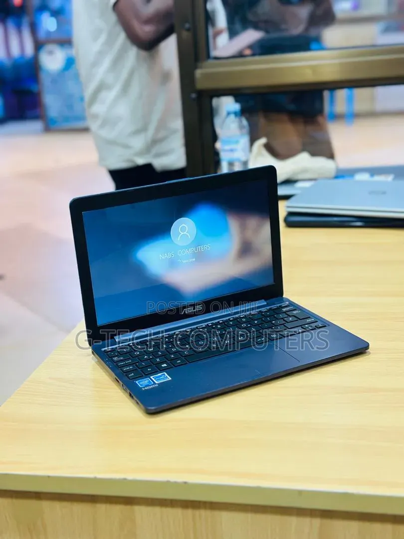 New Laptop Asus E203NA 4GB Intel Celeron SSD 32GB