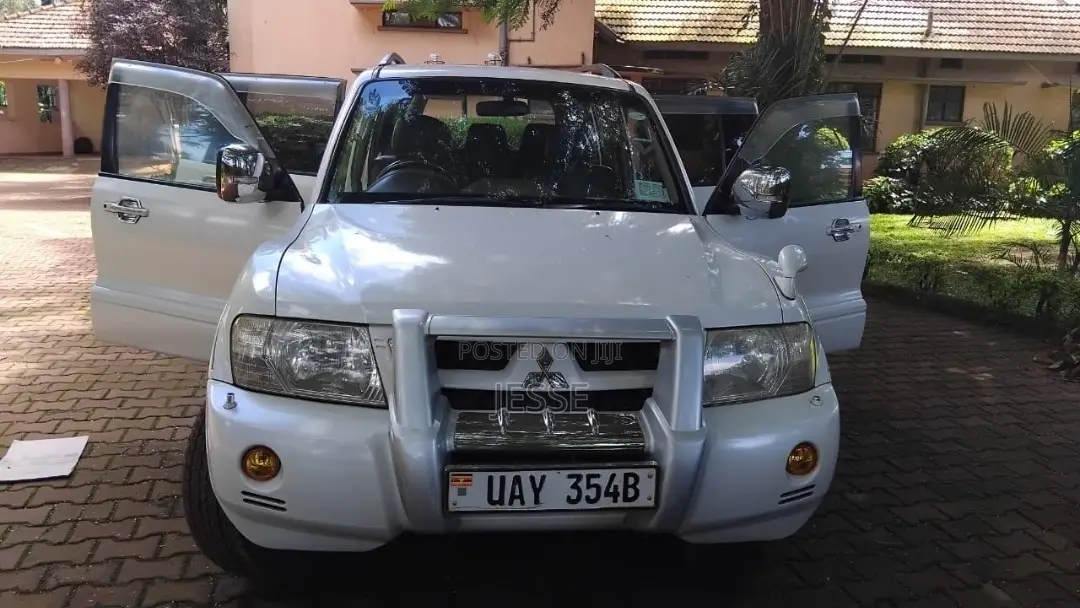 Mitsubishi Pajero 2003 White