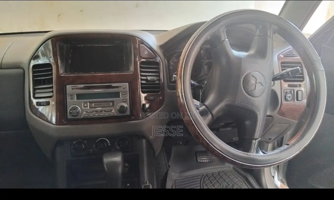 Mitsubishi Pajero 2003 White