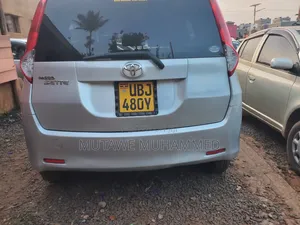 Toyota Sienta 2008 Silver