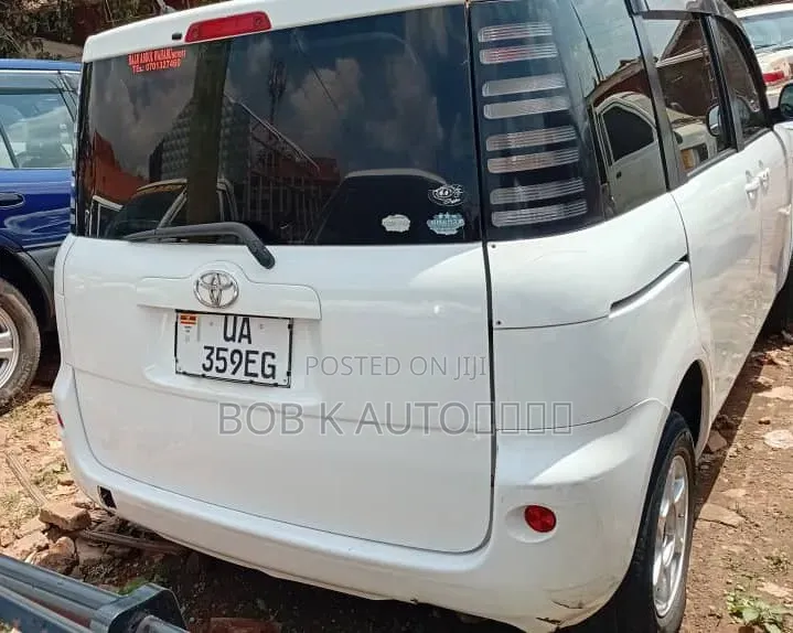 Toyota Sienta 2007 White