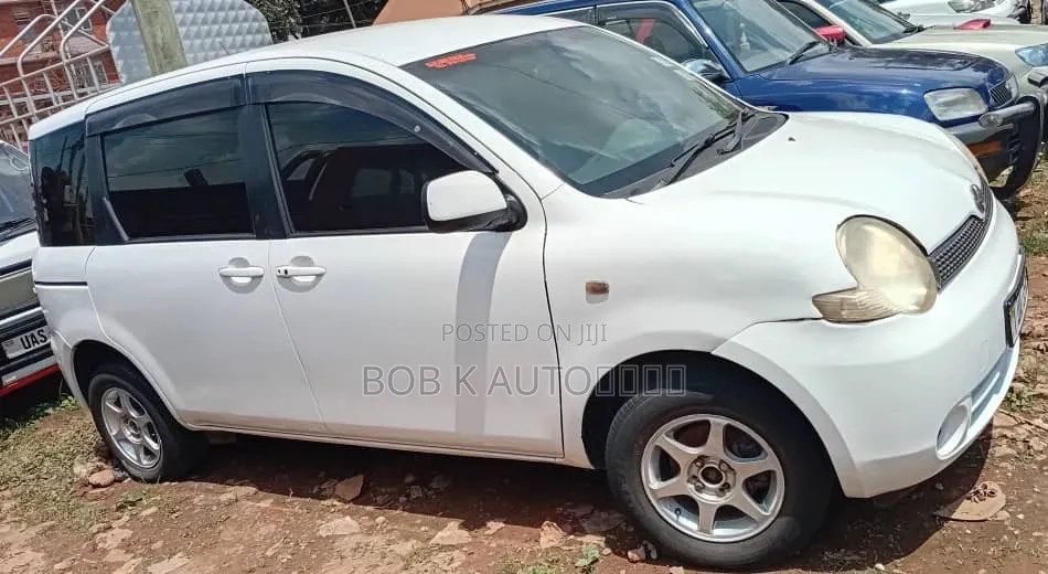 Toyota Sienta 2007 White