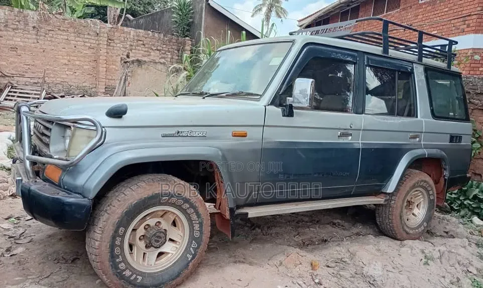 Toyota Land Cruiser 90 1997 Silver
