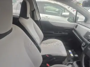 Toyota Vitz 2011 White