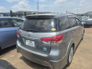 Toyota Wish 2011 Silver
