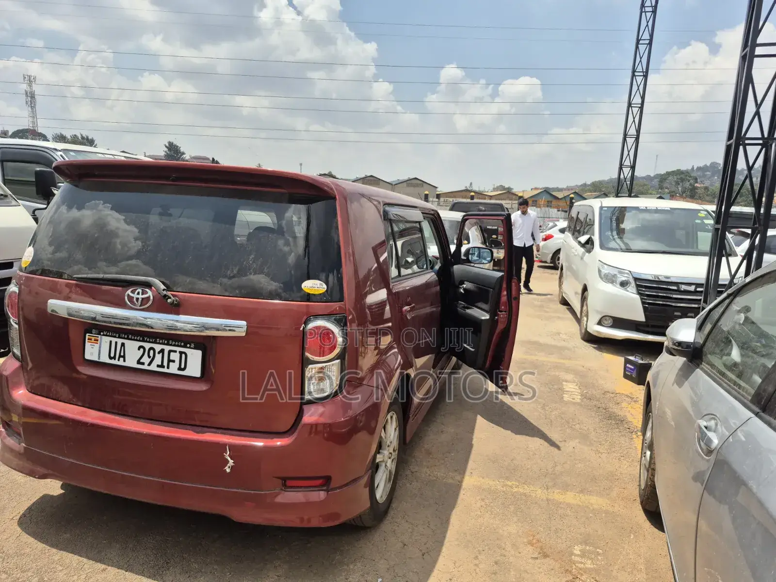 Toyota Rumion 1.5 FWD 2023 Red