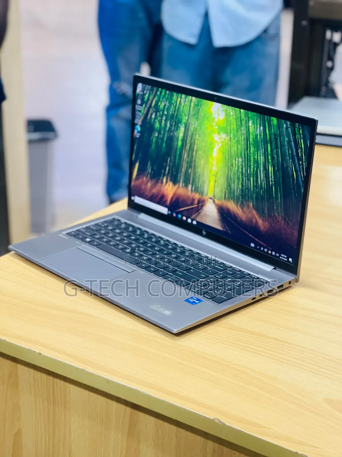New Laptop HP ZBook Firefly G8 16GB Intel Core i7 SSD 512GB