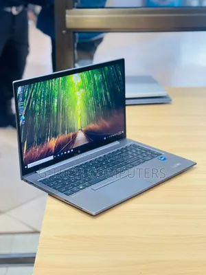 New Laptop HP ZBook Firefly G8 16GB Intel Core i7 SSD 512GB
