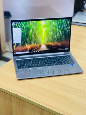 New Laptop HP ZBook Firefly G8 16GB Intel Core i7 SSD 512GB