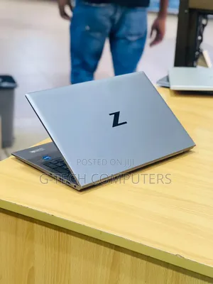 New Laptop HP ZBook Firefly G8 16GB Intel Core i7 SSD 512GB