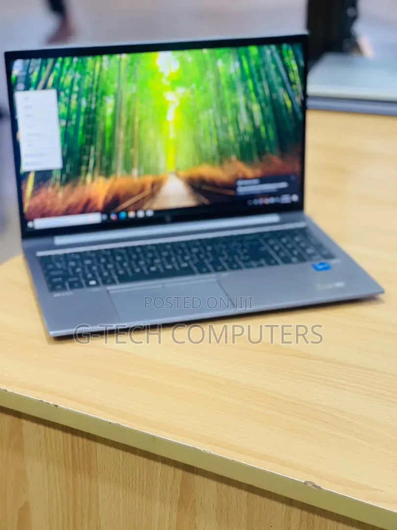 New Laptop HP ZBook Firefly G8 16GB Intel Core i7 SSD 512GB