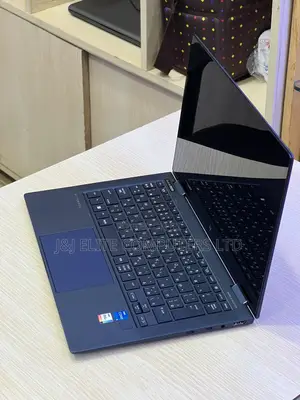 New Laptop HP Dragonfly G2 8GB Intel Core i5 SSD 512GB