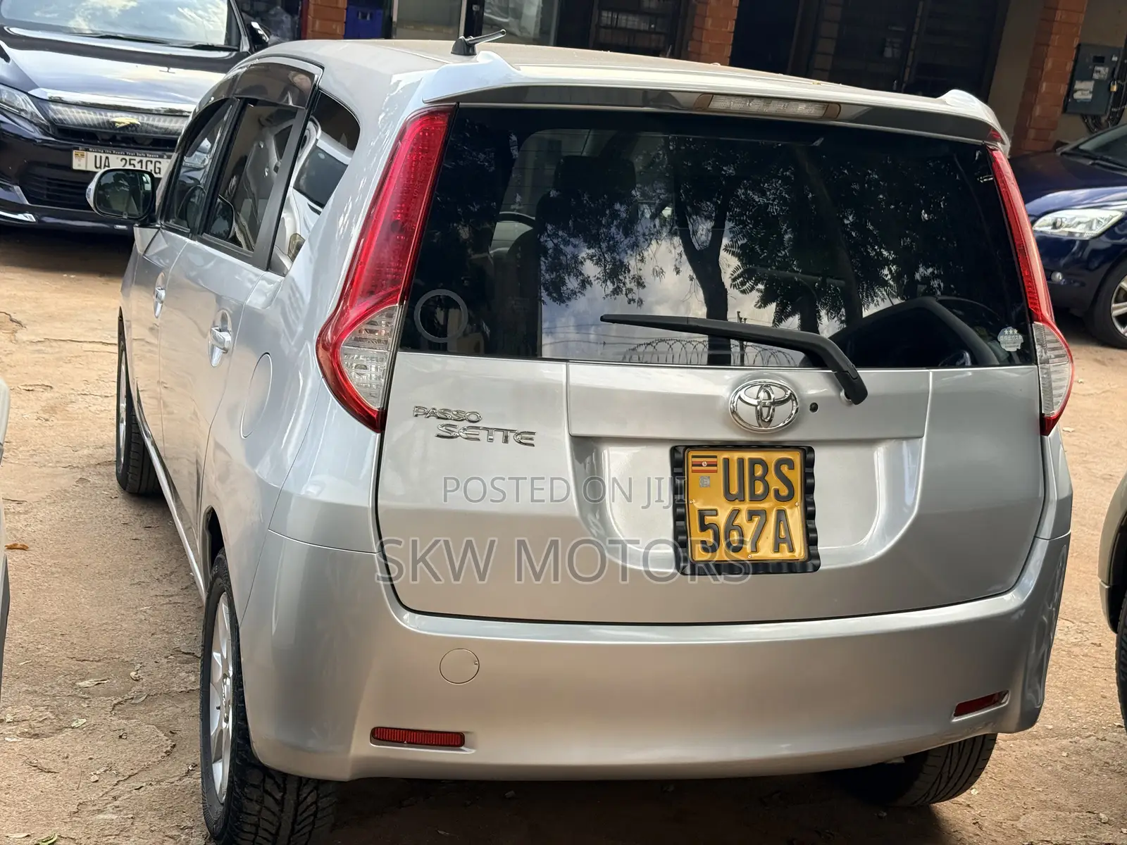 Toyota Passo Sette 2009 Silver