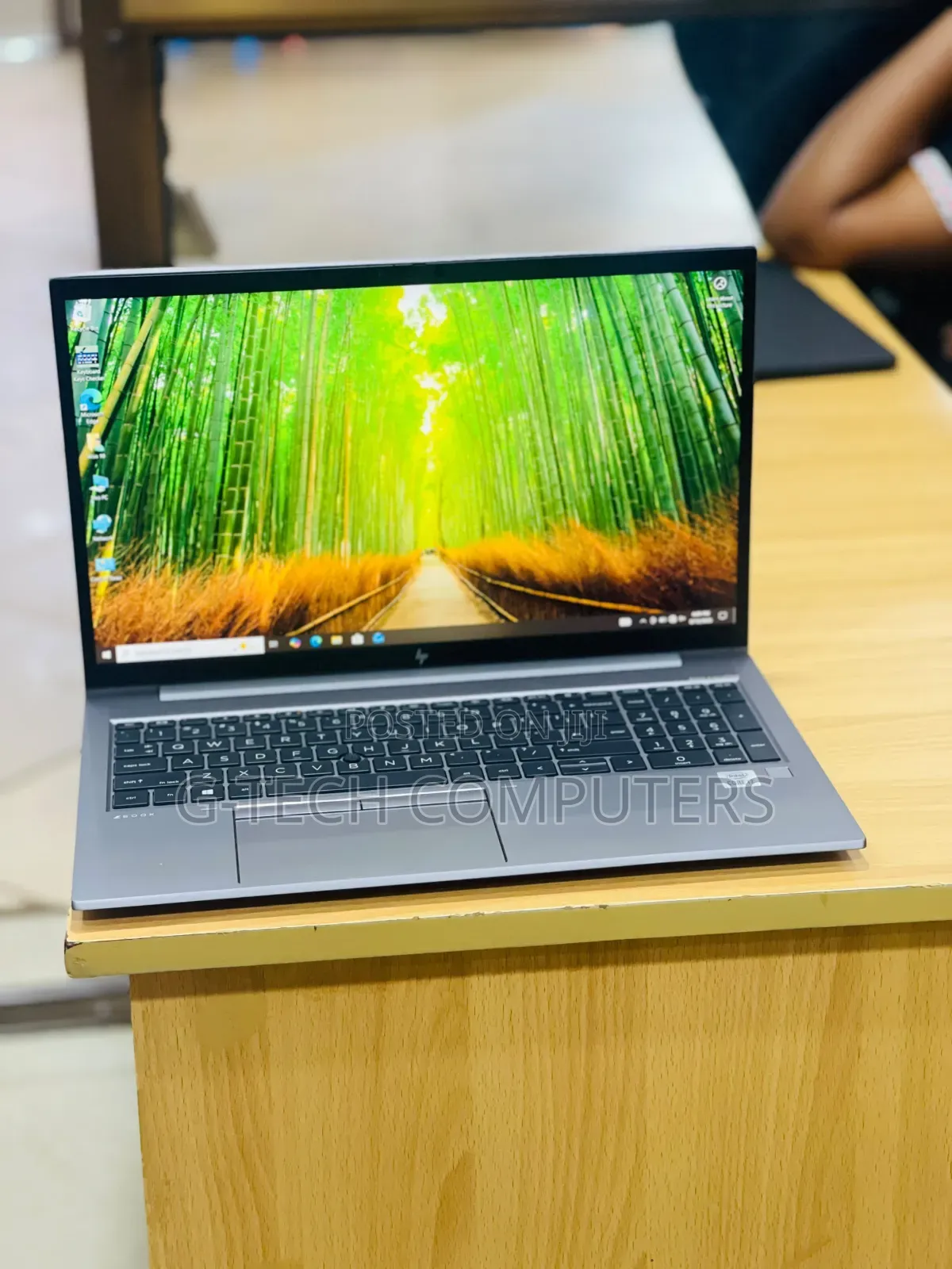 New Laptop HP ZBook Firefly 15 G7 16GB Intel Core i7 SSD 256GB
