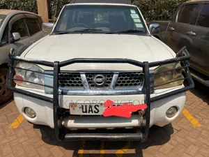 Nissan Hardbody 2002 White
