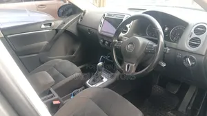 Volkswagen Tiguan 2010 Gray