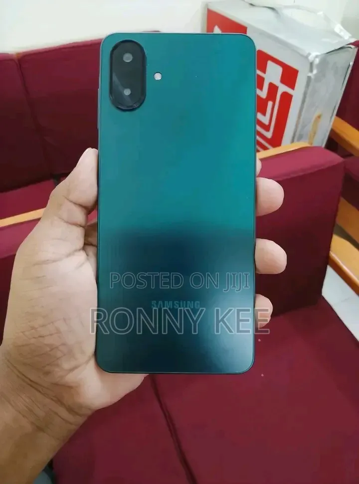 New Samsung Galaxy A07 5G 128 GB Green