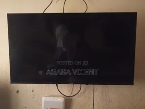 Black Ark 40-Inch Smart TV