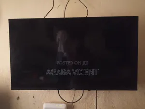 Black Ark 40-Inch Smart TV