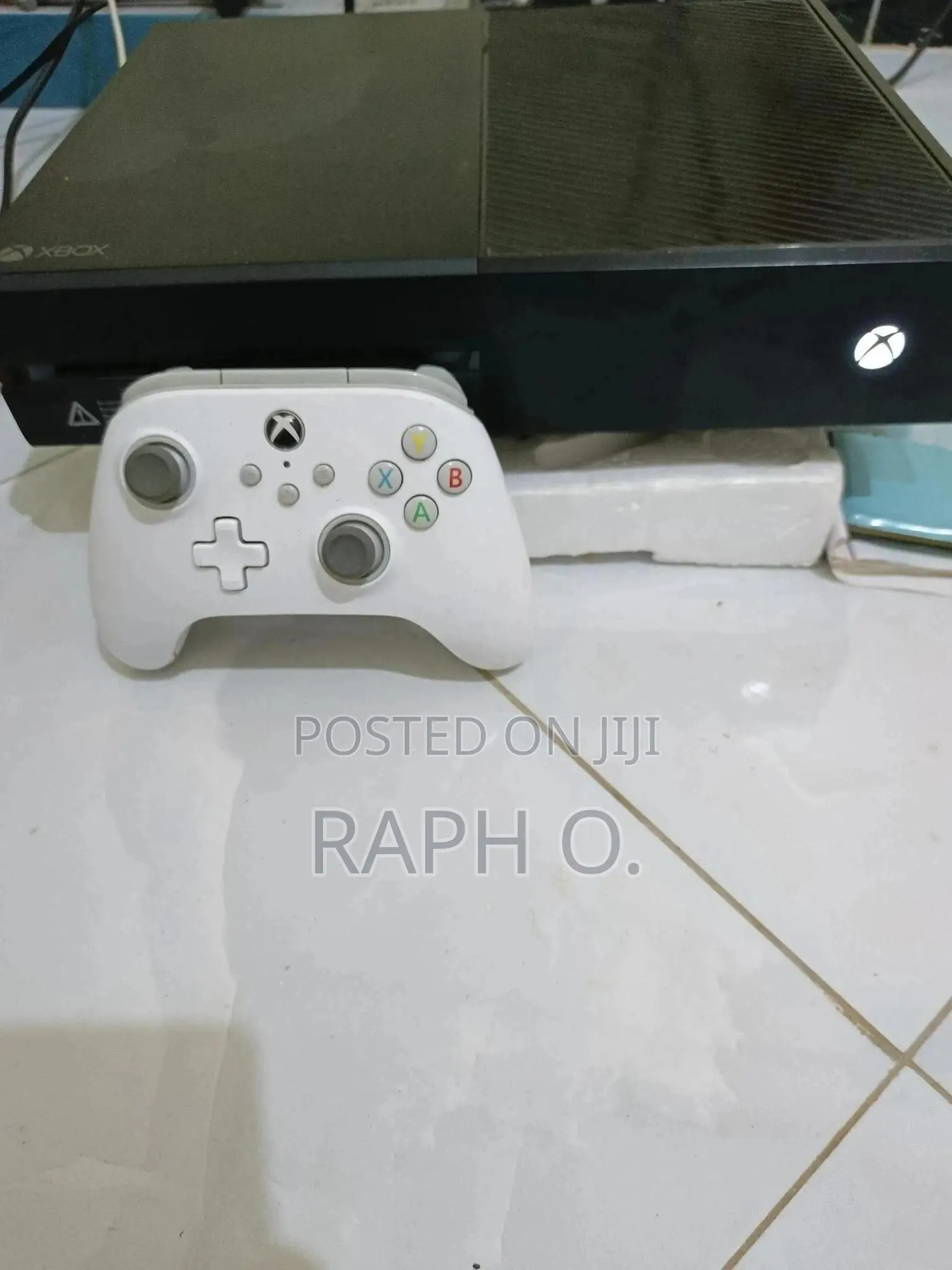 Xbox One, 1 Controller and 5 Installed Games.