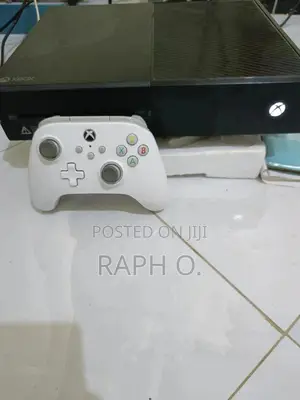 Xbox One, 1 Controller and 5 Installed Games.