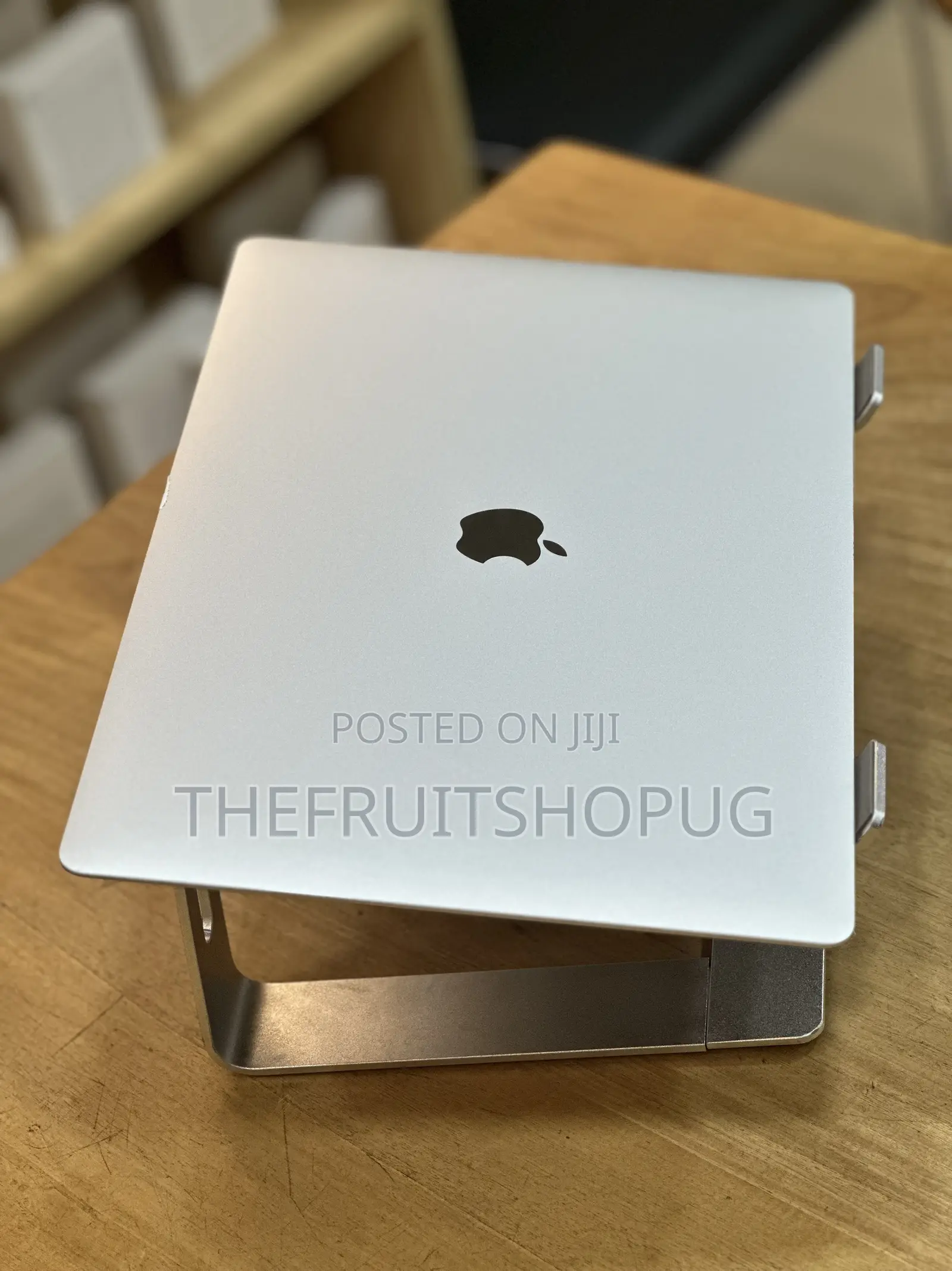 New Laptop Apple MacBook Pro 16GB Intel Core i5 SSD 512GB