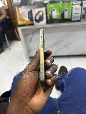 New Apple iPhone 13 128 GB Green