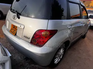 Toyota IST 2006 Silver