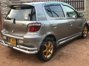 Toyota Vitz 2005 Silver