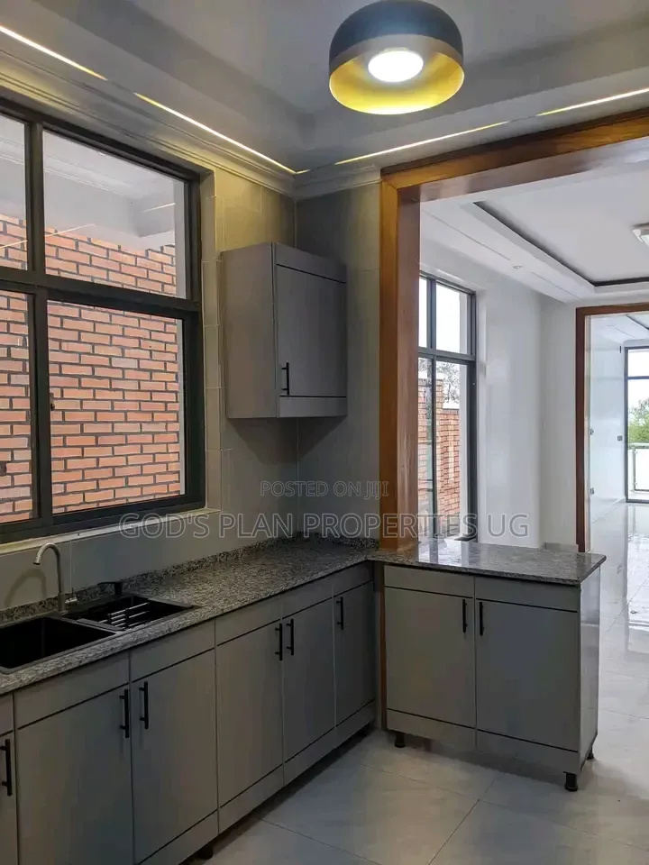 4bdrm Duplex in Munyonyo Estate, Central Division for rent