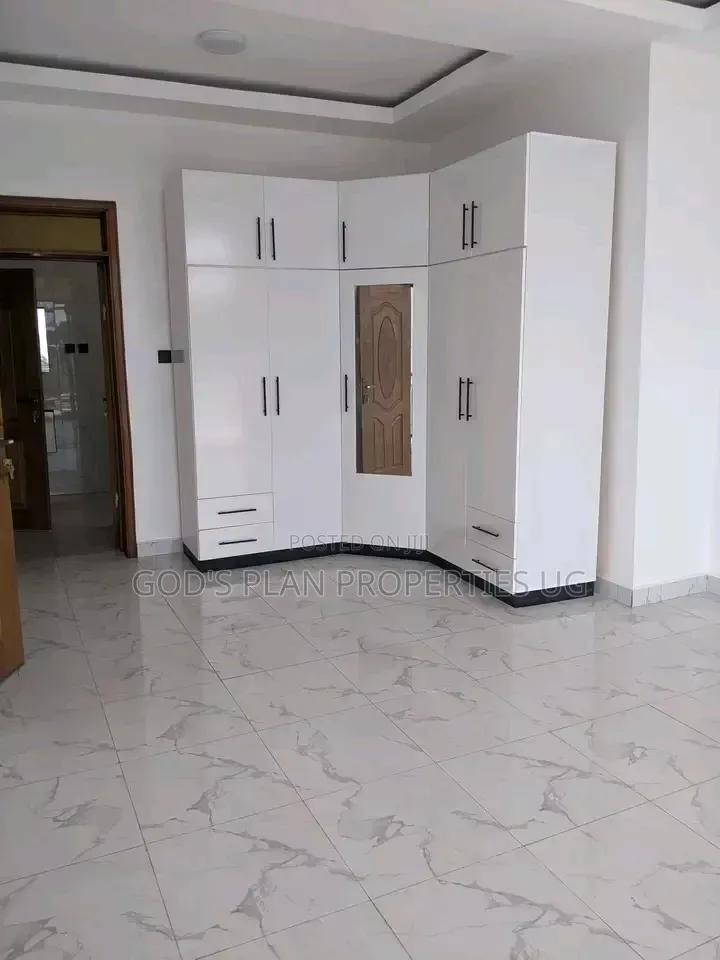 4bdrm Duplex in Buziga, Central Division for rent