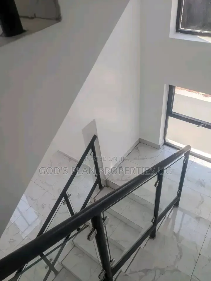 4bdrm Duplex in Buziga, Central Division for rent