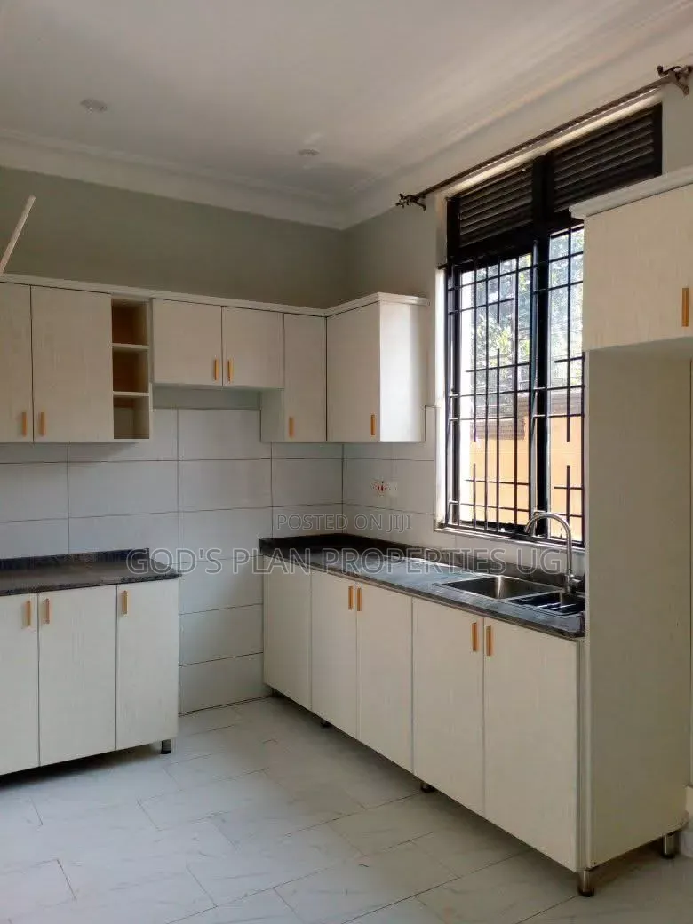 3bdrm Apartment in Mbuya Estate, Central Division for rent