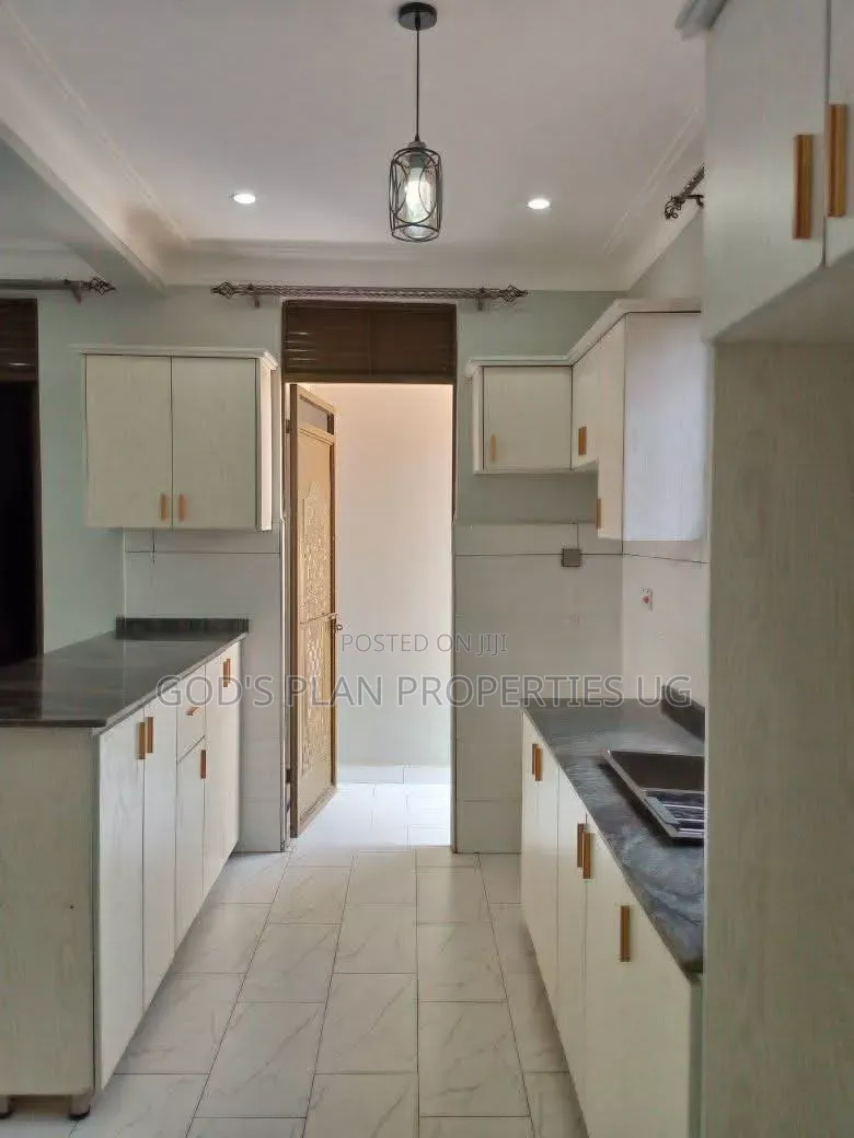 3bdrm Apartment in Mbuya Estate, Central Division for rent