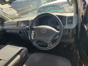 Toyota HiAce 2011 Silver