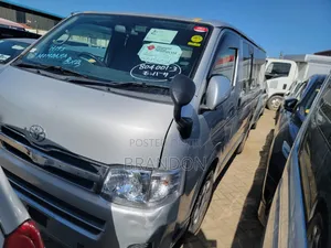 Toyota HiAce 2011 Silver